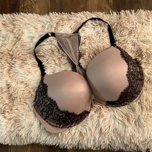 36DD Victoria’s Secret push up bra front close
